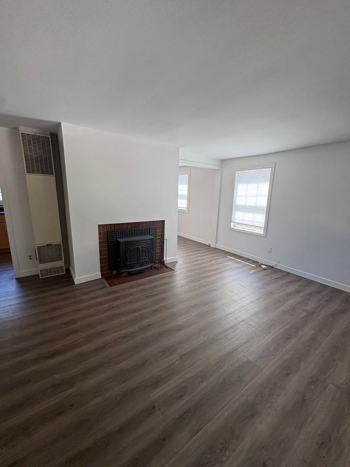 11426 Crestwood Dr S - Photo 4 of 17