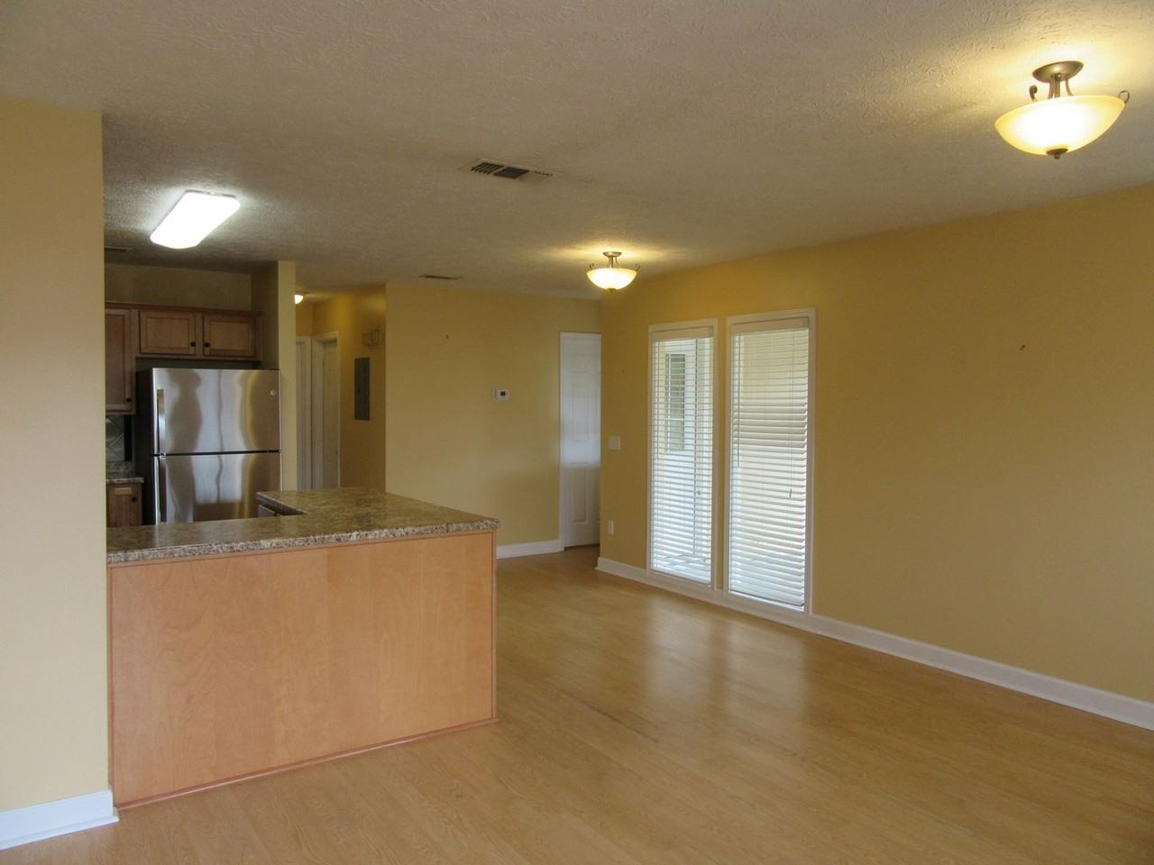 820 Premier Dr - Photo 4 of 25