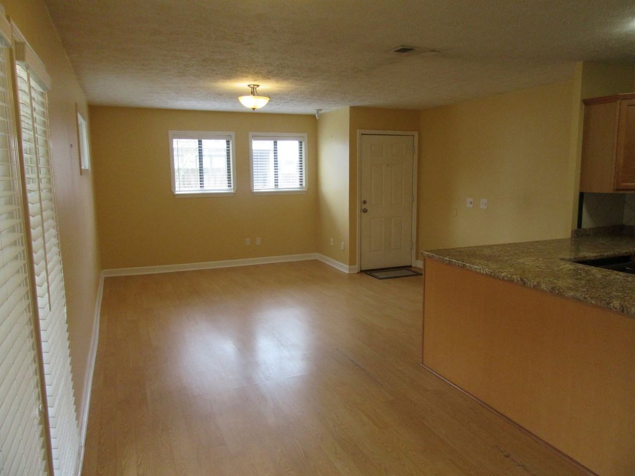 820 Premier Dr - Photo 5 of 25