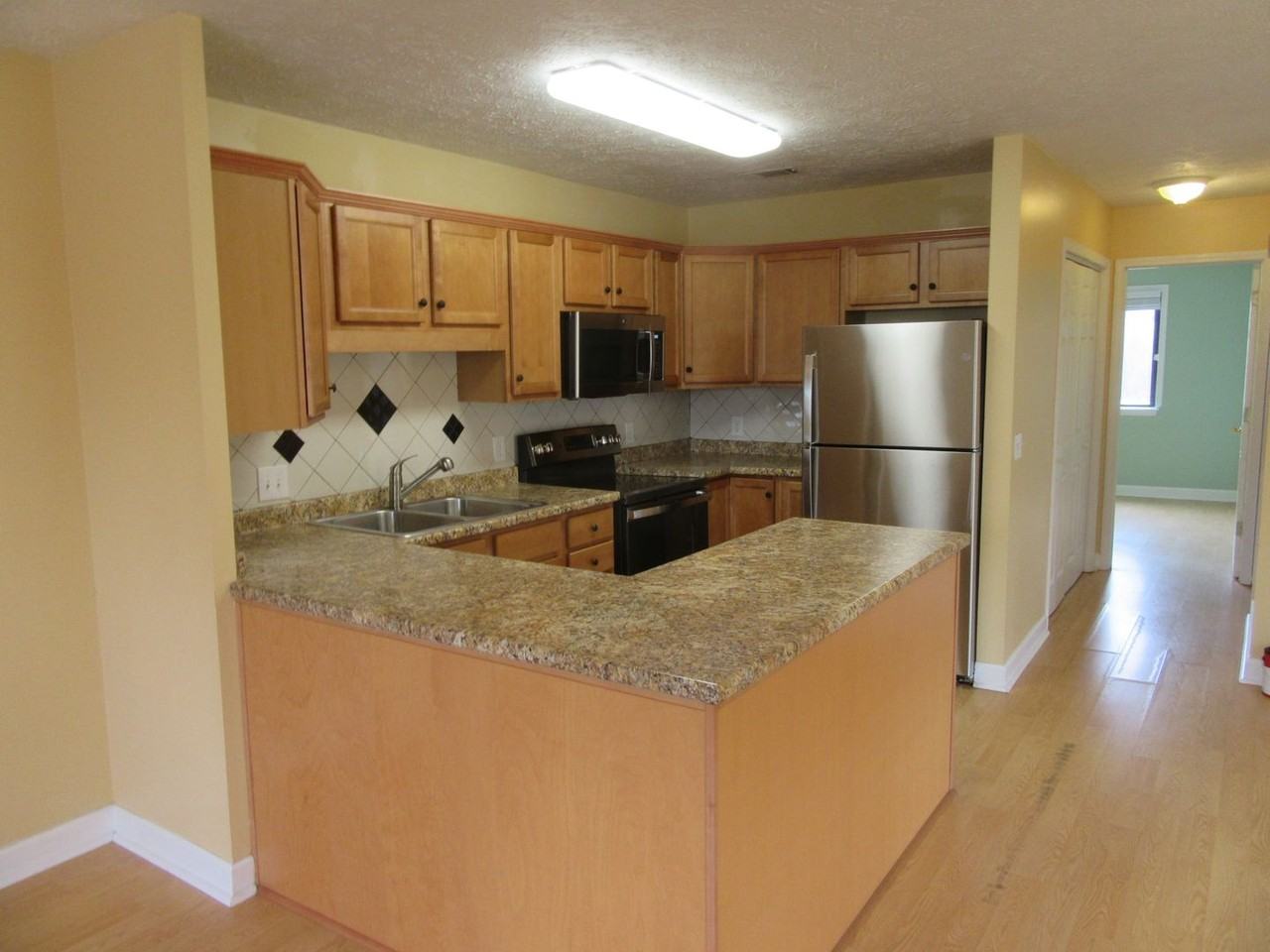 820 Premier Dr - Photo 7 of 25