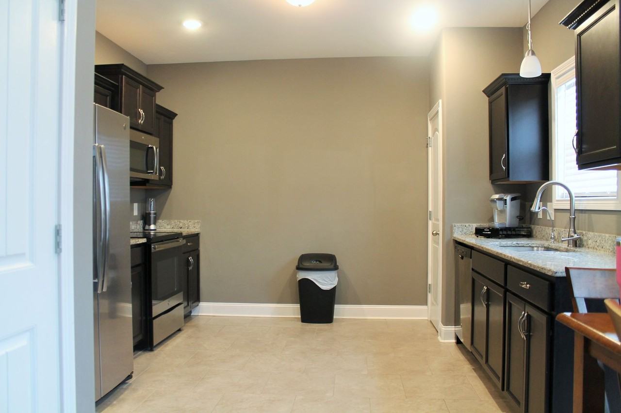 256 Azalea Dr - Photo 3 of 19