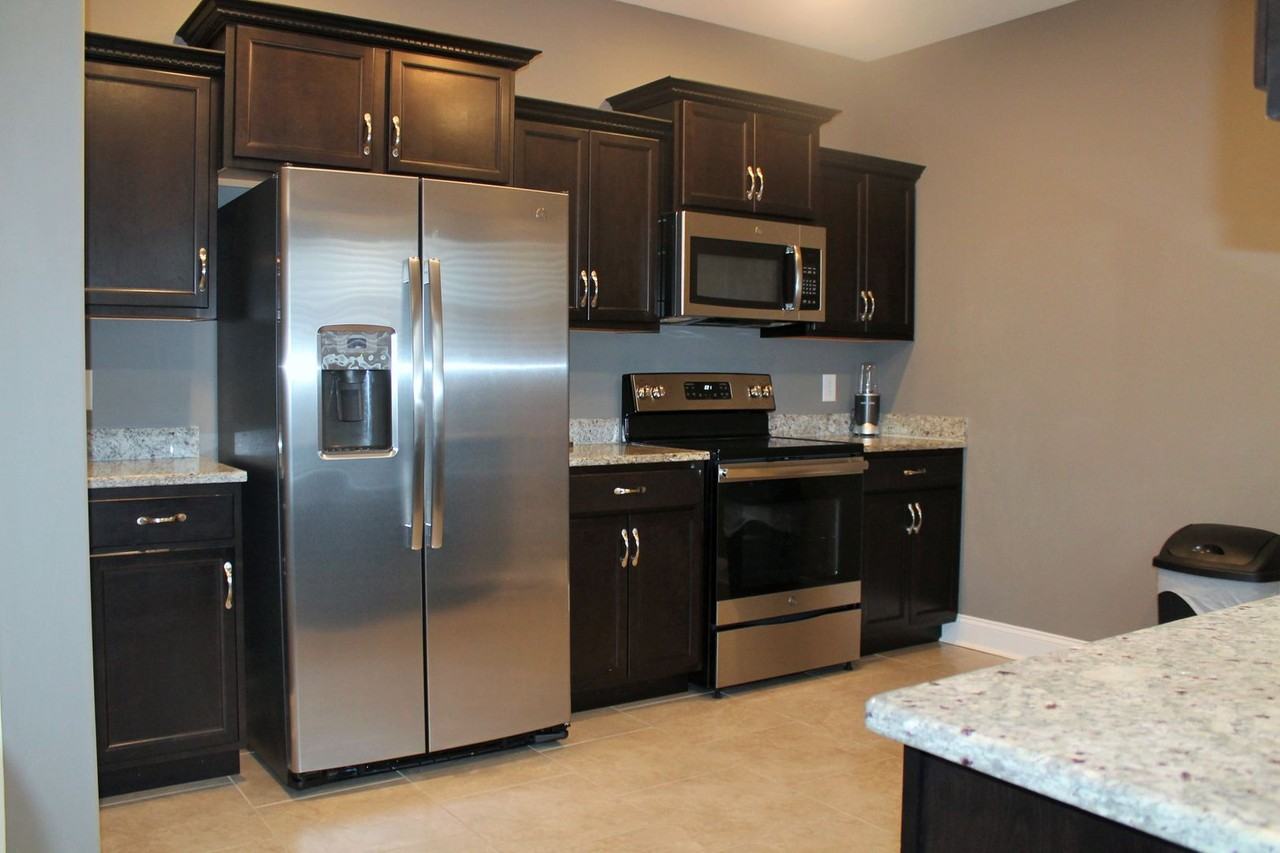 256 Azalea Dr - Photo 4 of 19