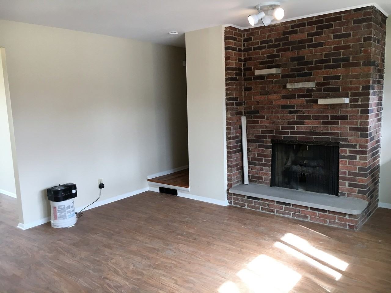 1216 Shanley Dr - Photo 2 of 35