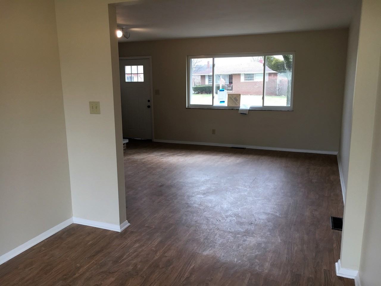 1216 Shanley Dr - Photo 6 of 35