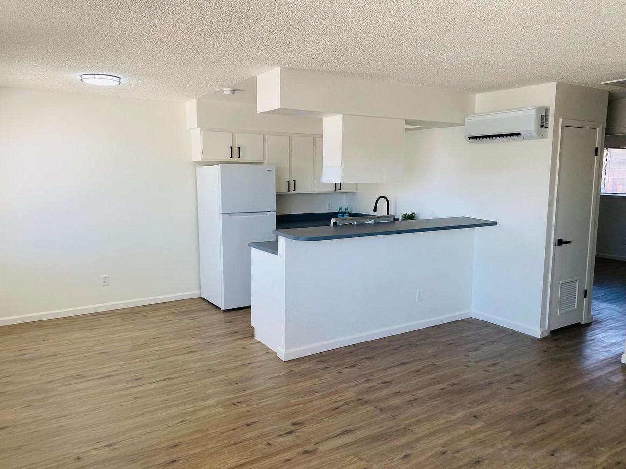 190 N Nevada St - Photo 2 of 5