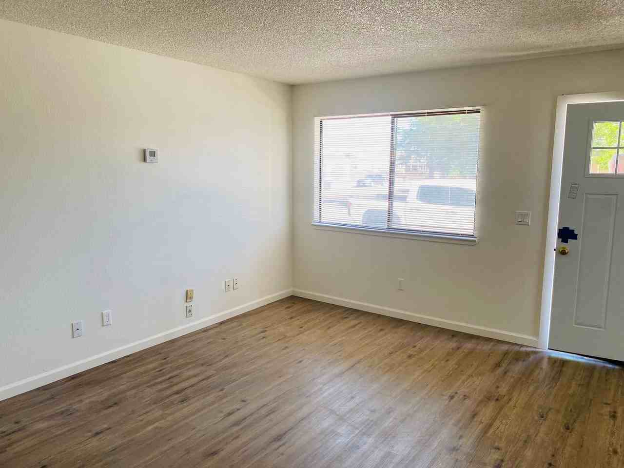 190 N Nevada St - Photo 3 of 5