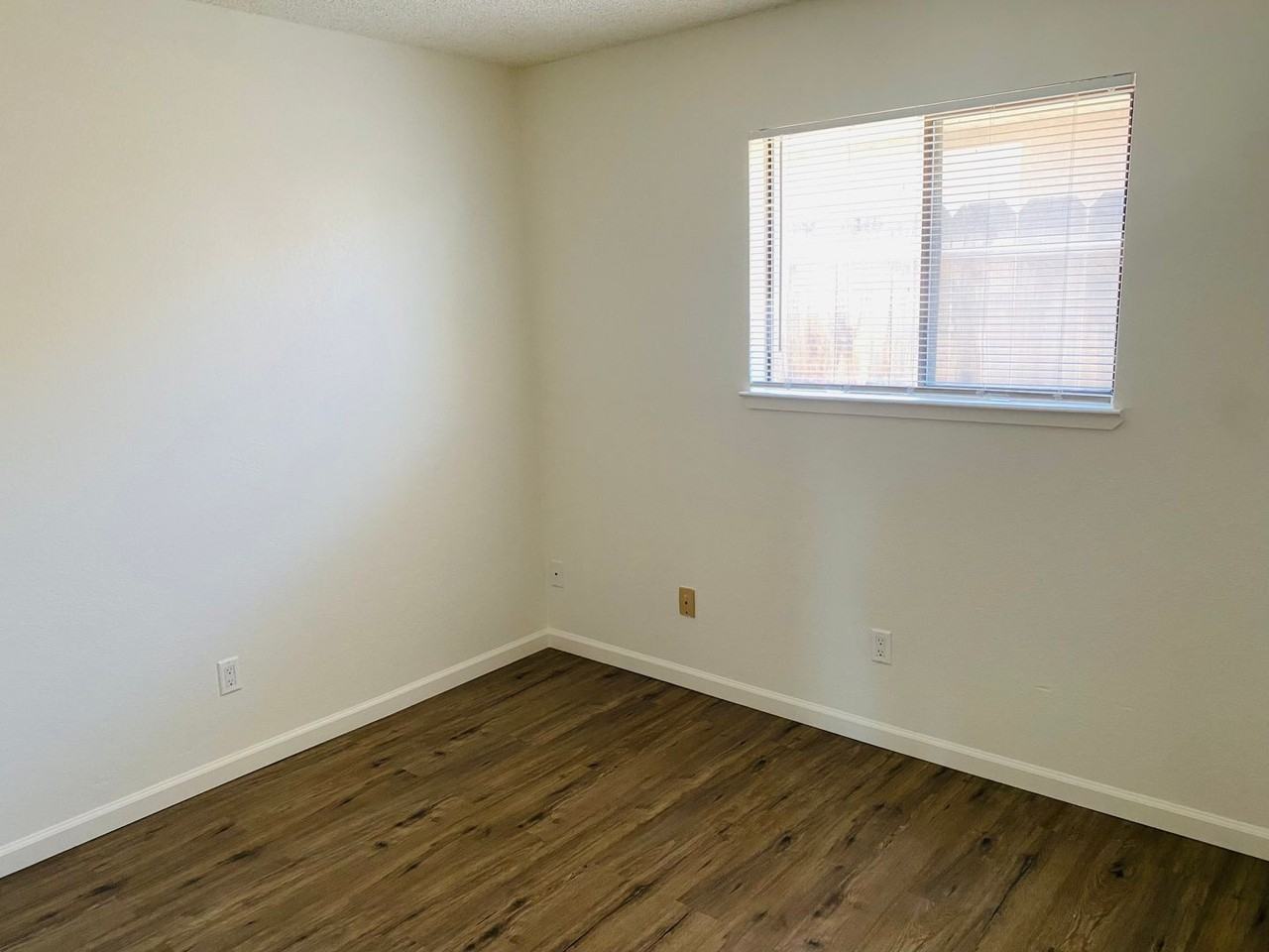 190 N Nevada St - Photo 5 of 5