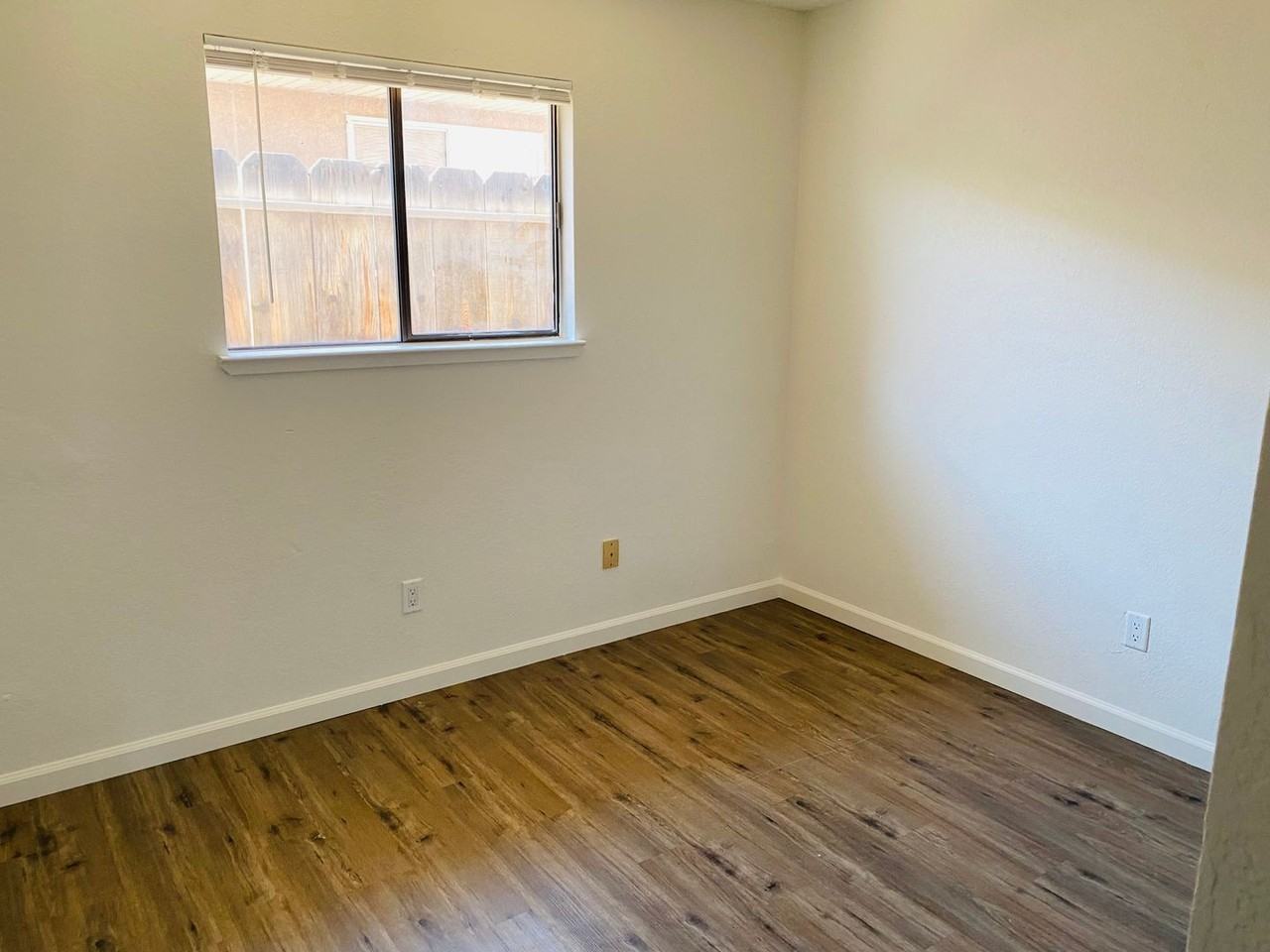 192 N Nevada St - Photo 4 of 6