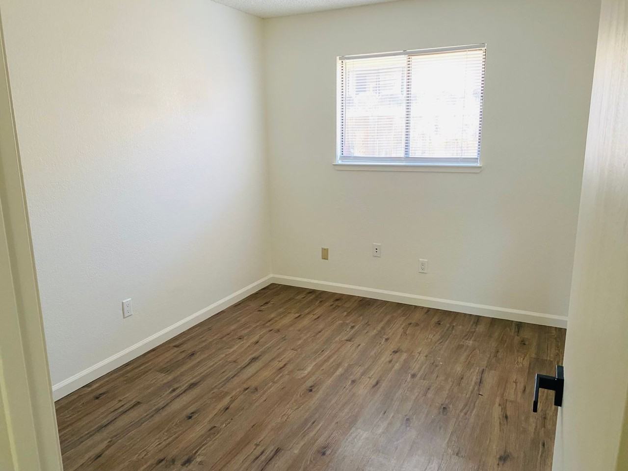 192 N Nevada St - Photo 6 of 6