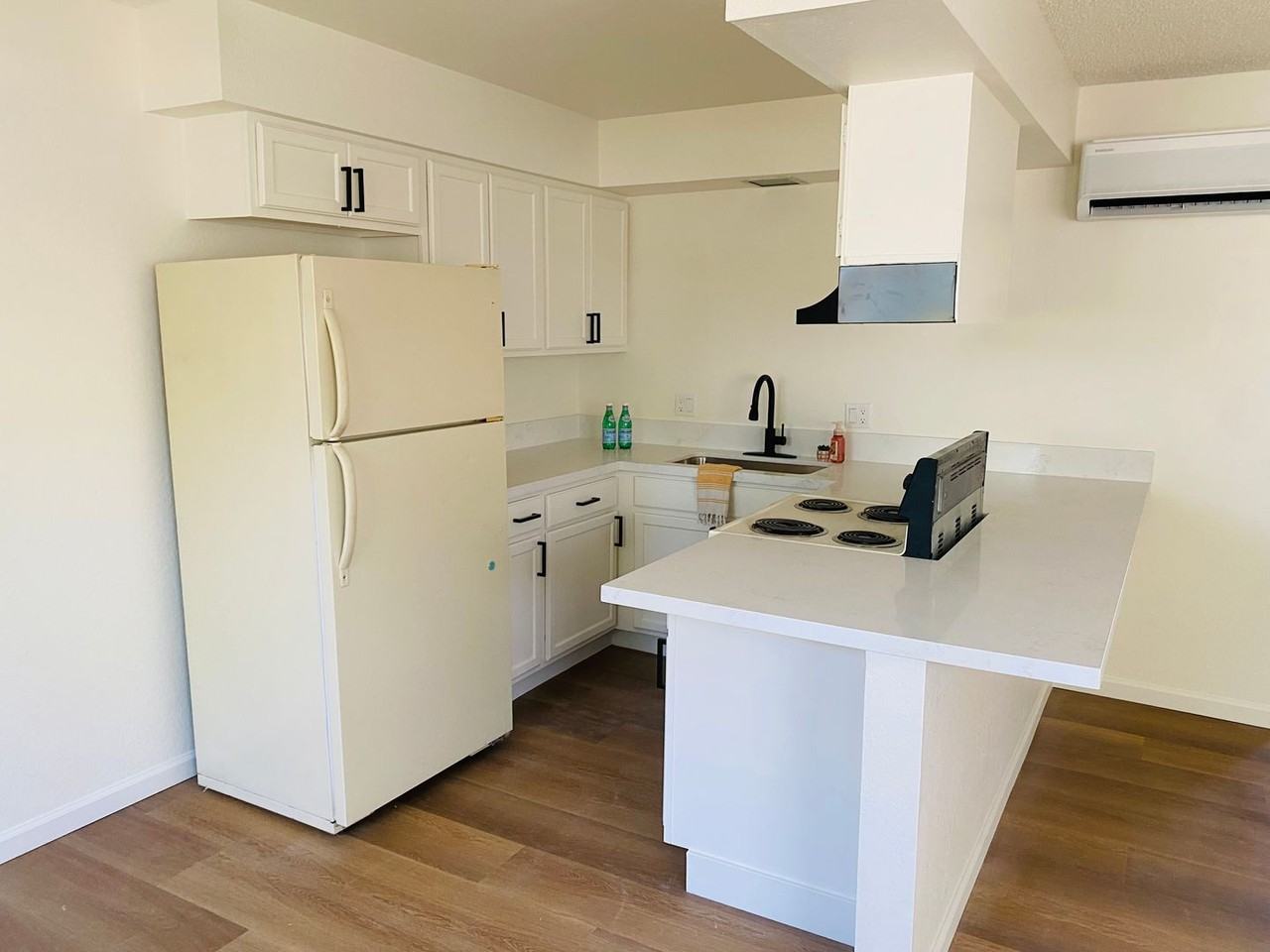 207 N Broadway St - Photo 2 of 5