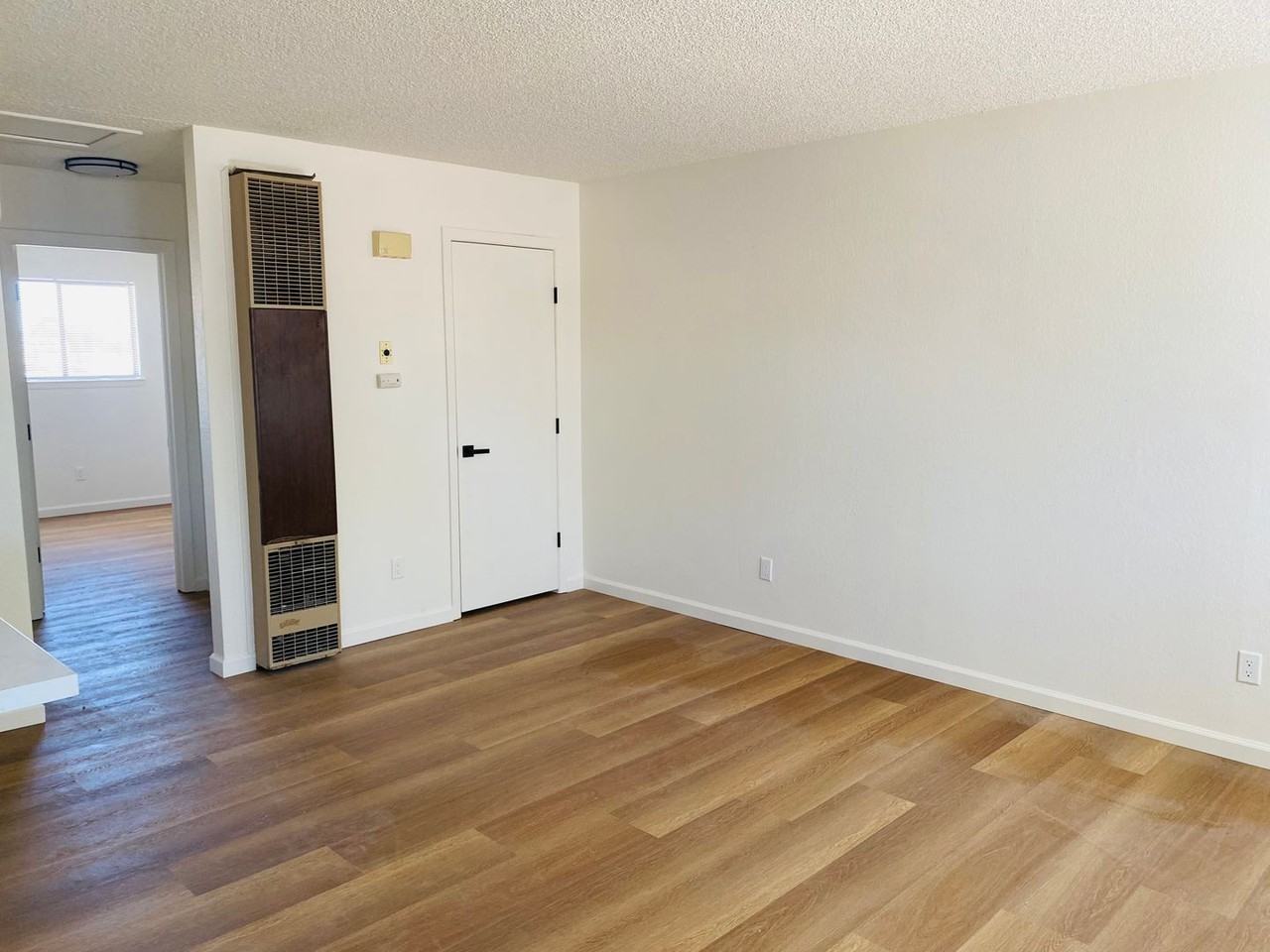 207 N Broadway St - Photo 3 of 5