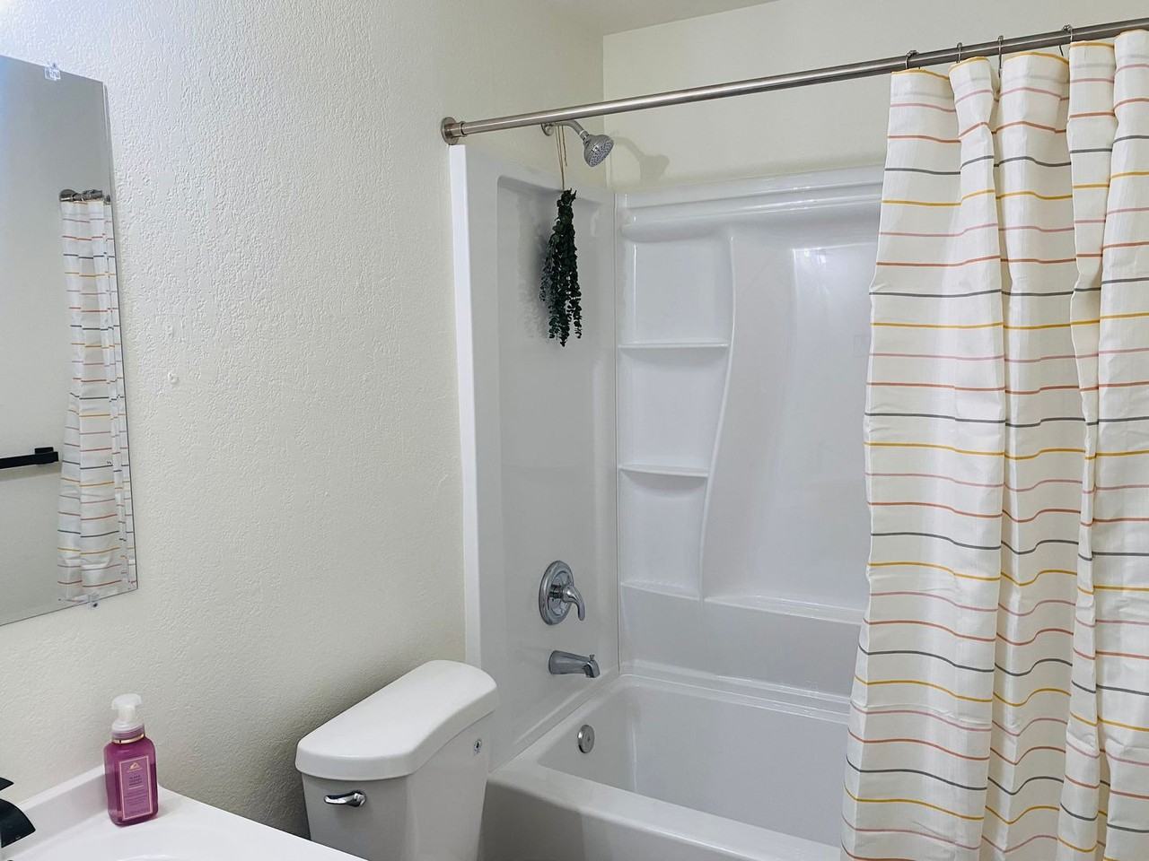 207 N Broadway St - Photo 4 of 5