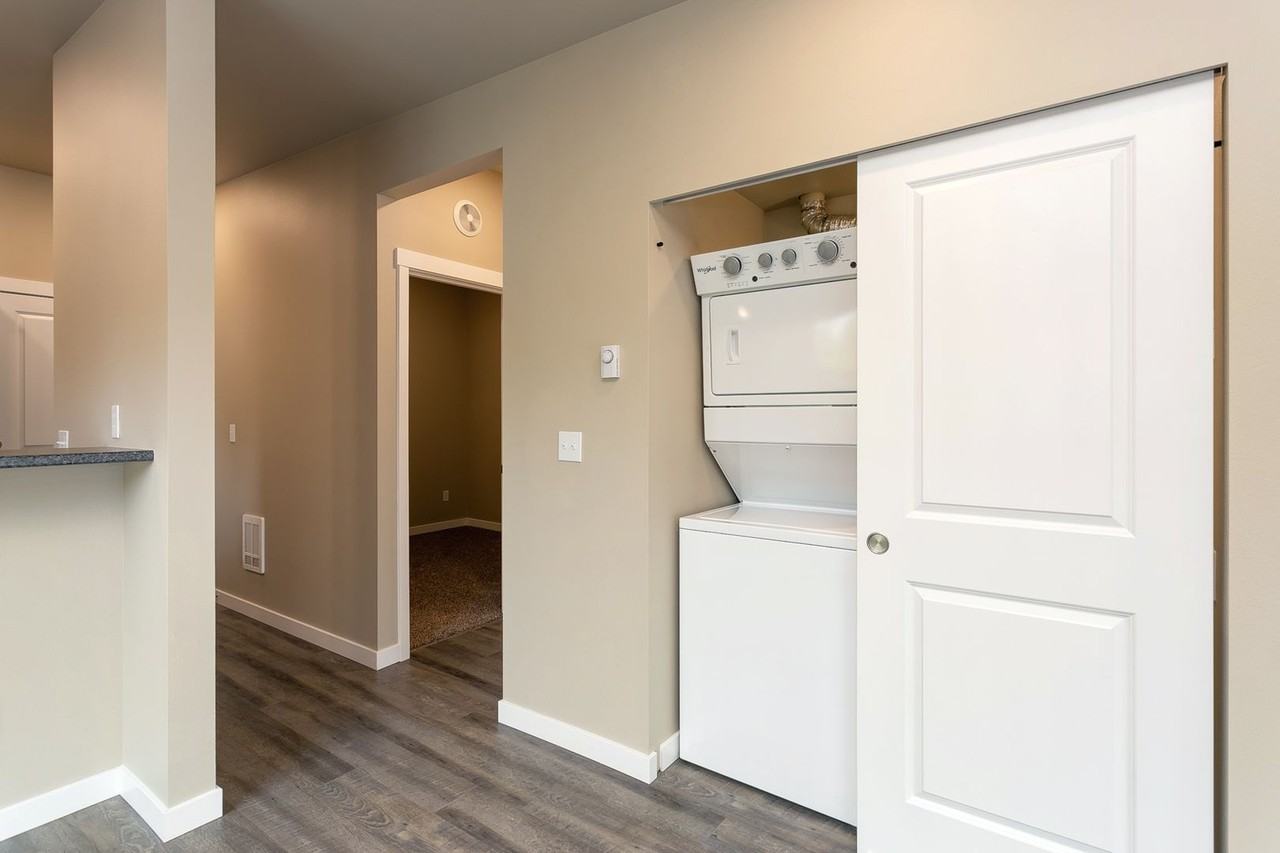 Broadway Station Apartments - Photo 4 of 10