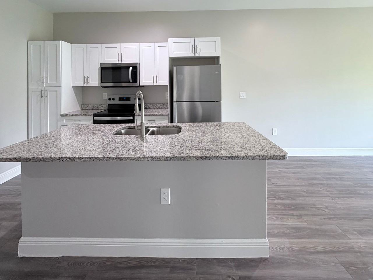 444 Grant Blvd - Photo 2 of 15