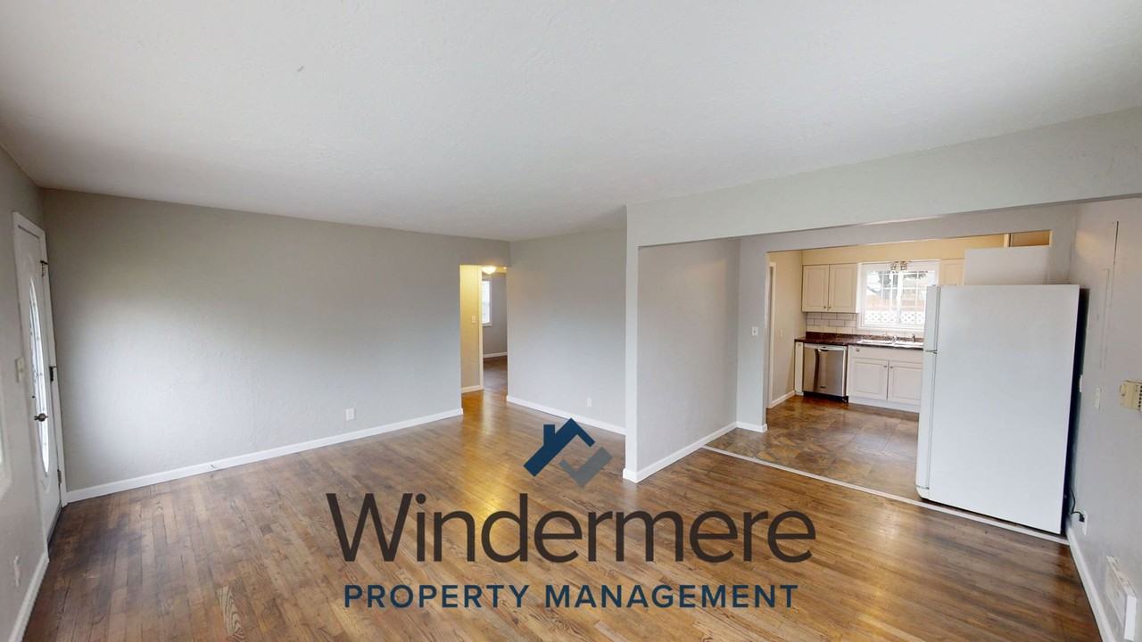 1005 Saint John St - Photo 2 of 11