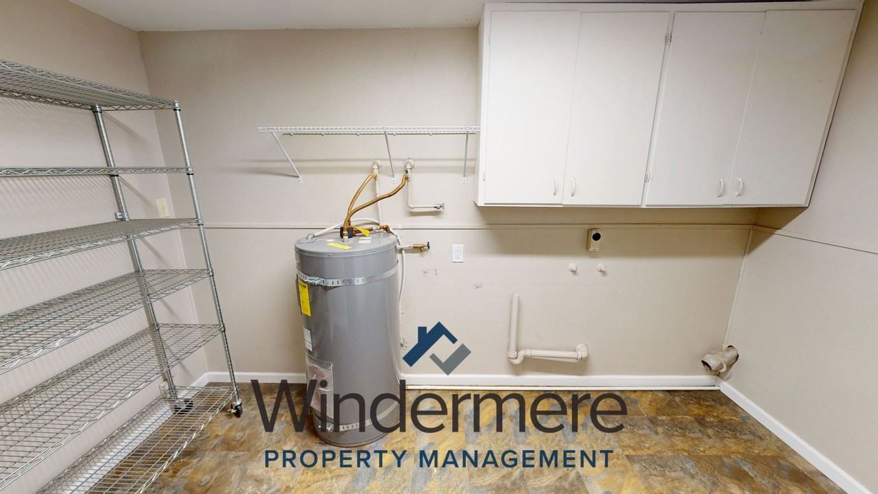 1005 Saint John St - Photo 7 of 11