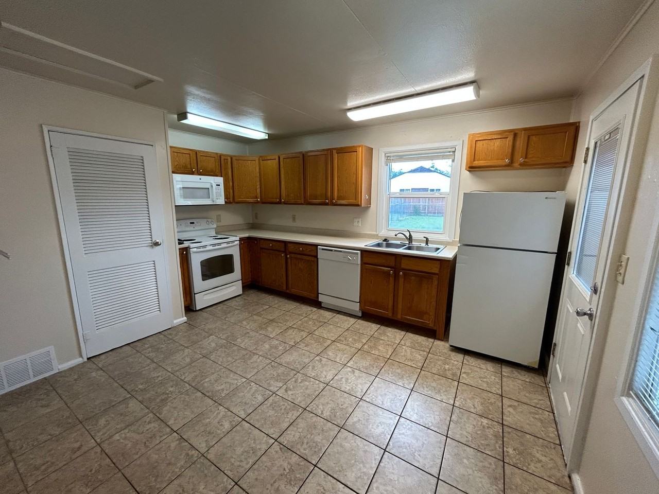 1201 E Cheyenne Rd - Photo 6 of 15