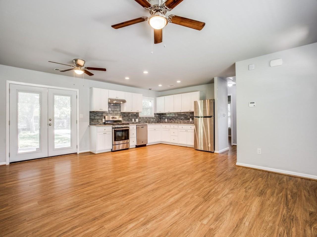 10562 Andover Dr - Photo 2 of 12