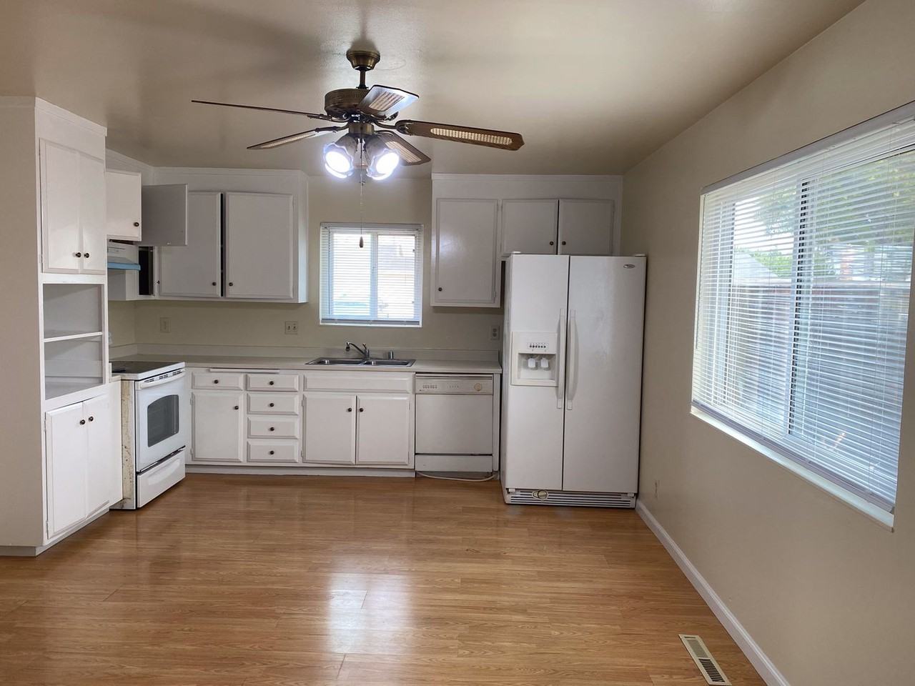 5278 Dupont Ave - Photo 3 of 14