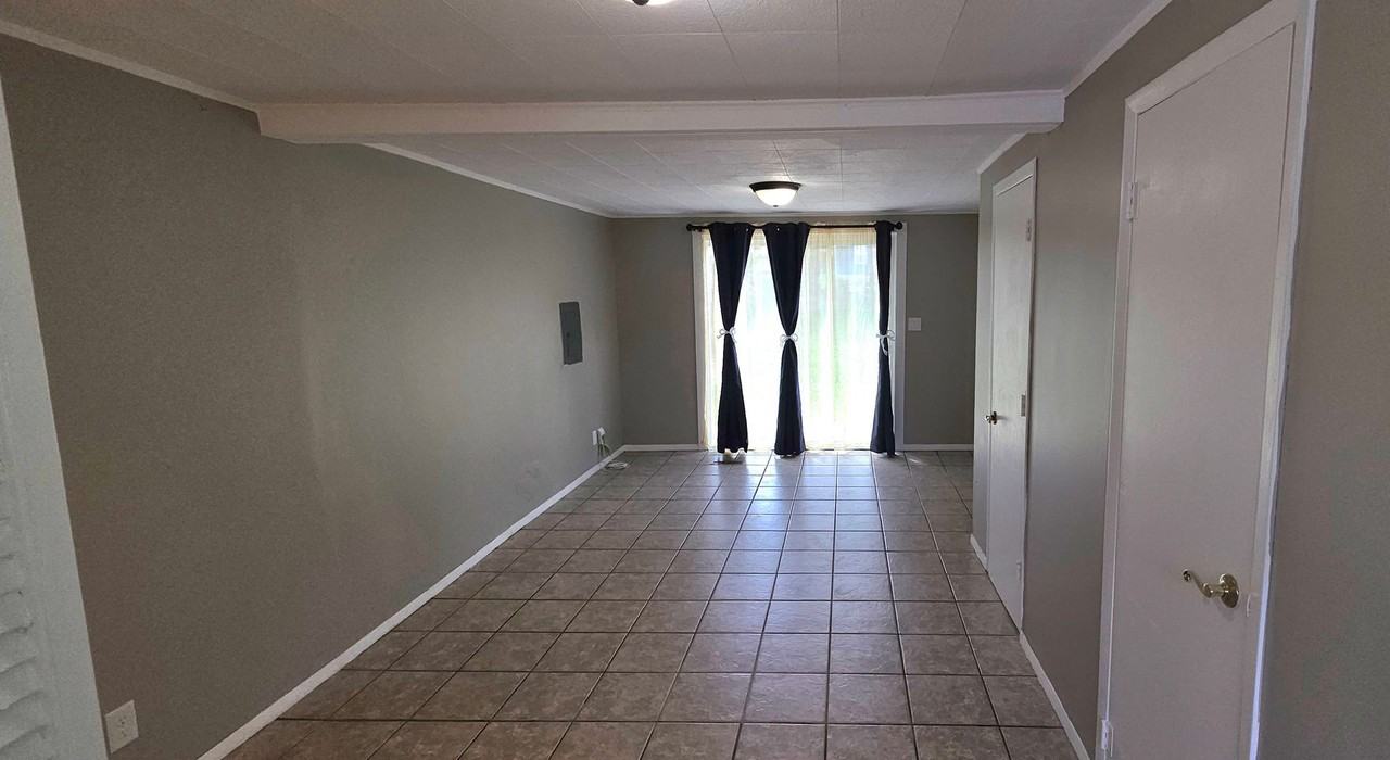 1452 E Nora St - Photo 3 of 9