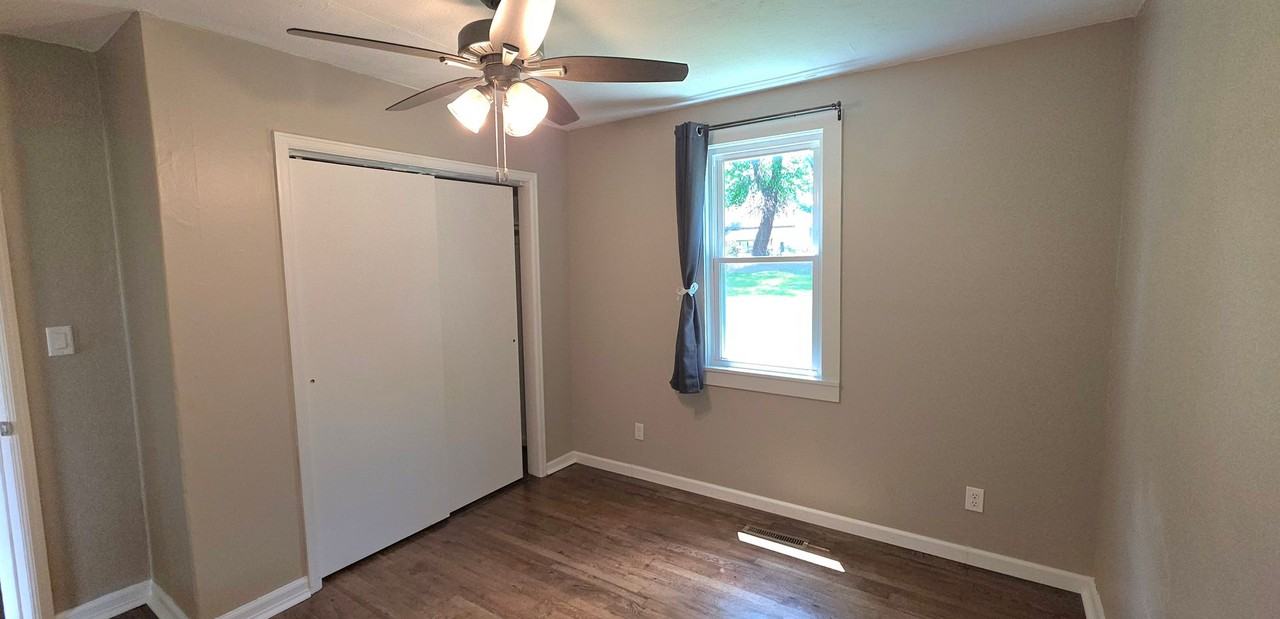 1452 E Nora St - Photo 5 of 9