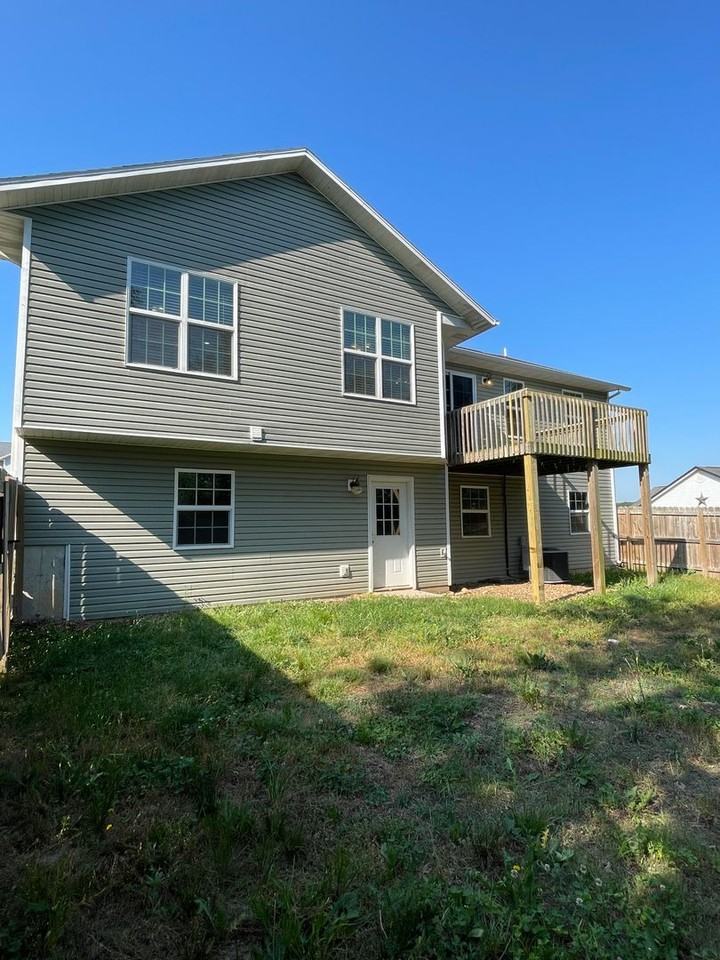 16084 Haidyn Rd - Photo 4 of 37