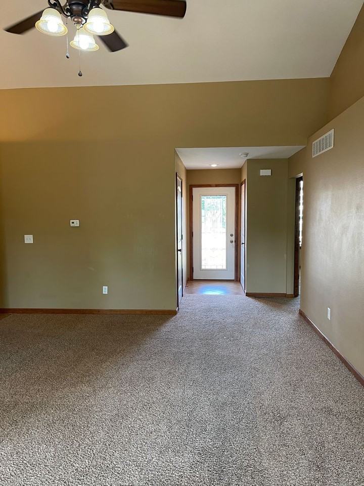 16084 Haidyn Rd - Photo 7 of 37