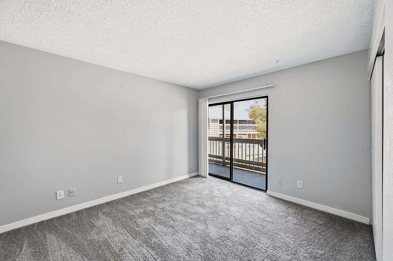 18064 E Ohio Ave #102 - Photo 4 of 15