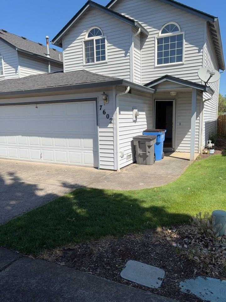 7602 Ne 52nd St - Photo 2 of 17
