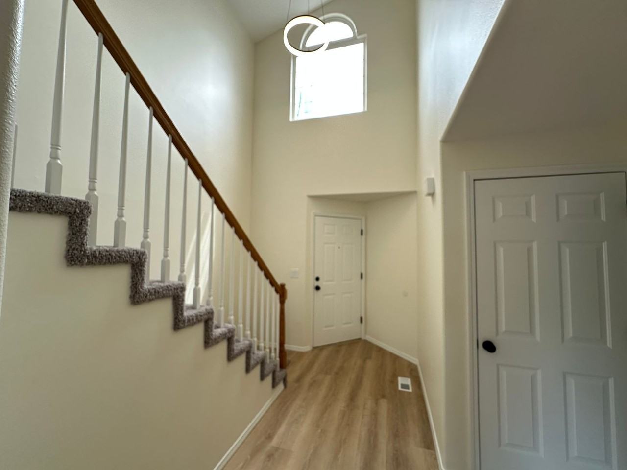 7602 Ne 52nd St - Photo 3 of 17
