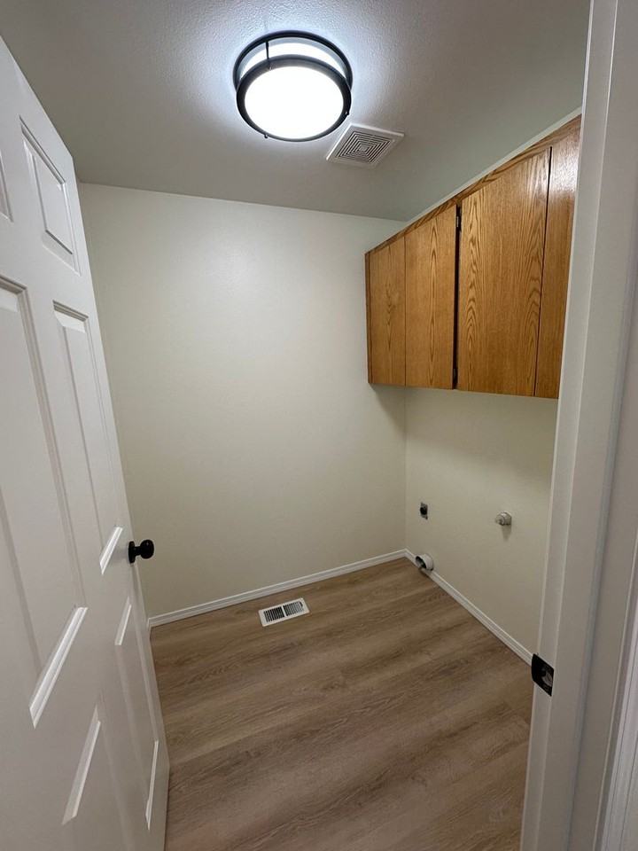 7602 Ne 52nd St - Photo 7 of 17