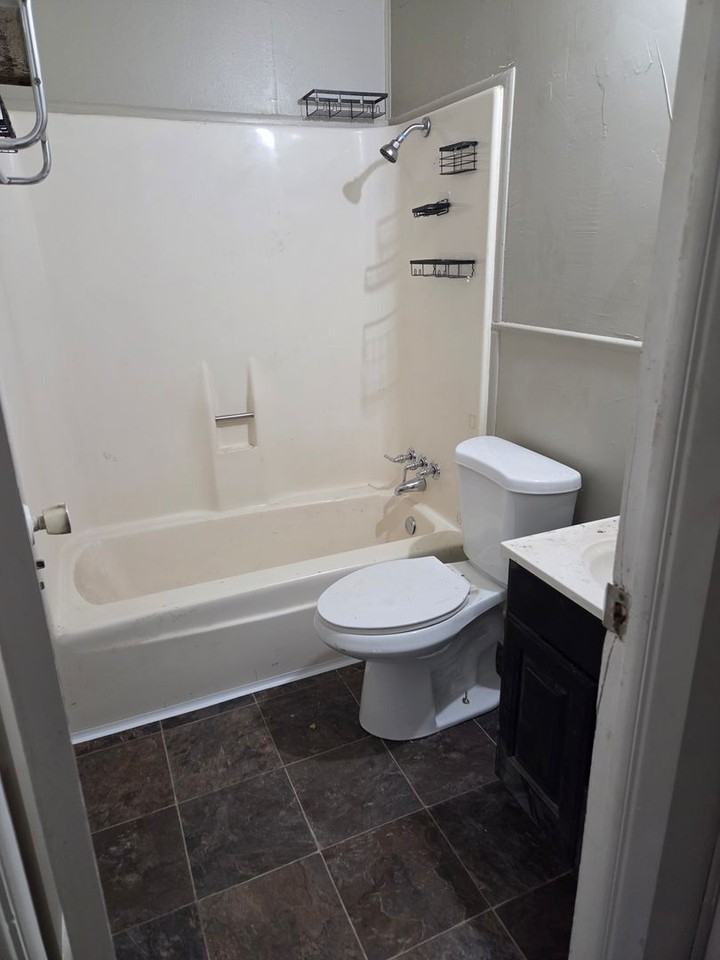 700 Mars St - Photo 6 of 10