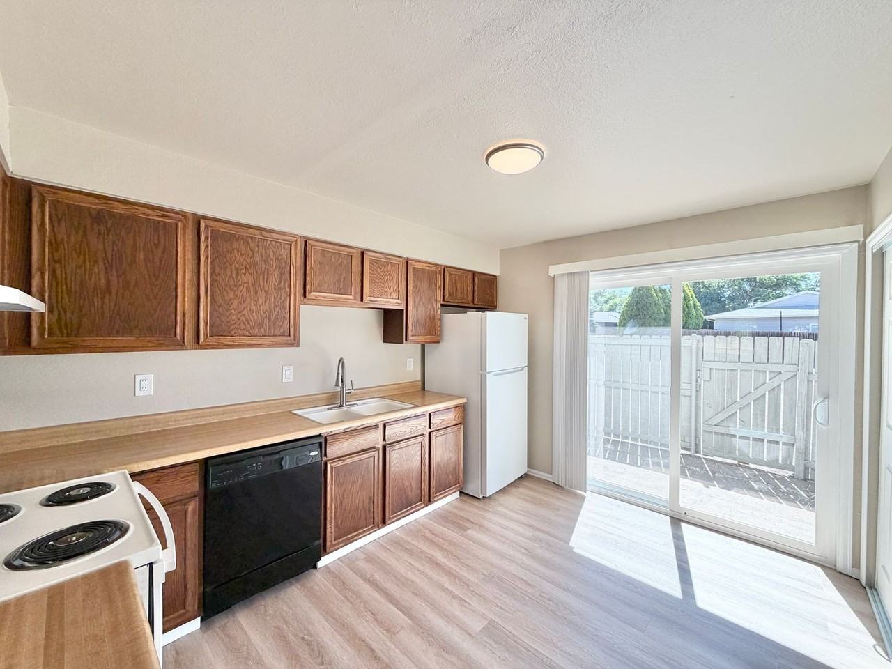 83 Castle Royal Dr - Photo 7 of 30