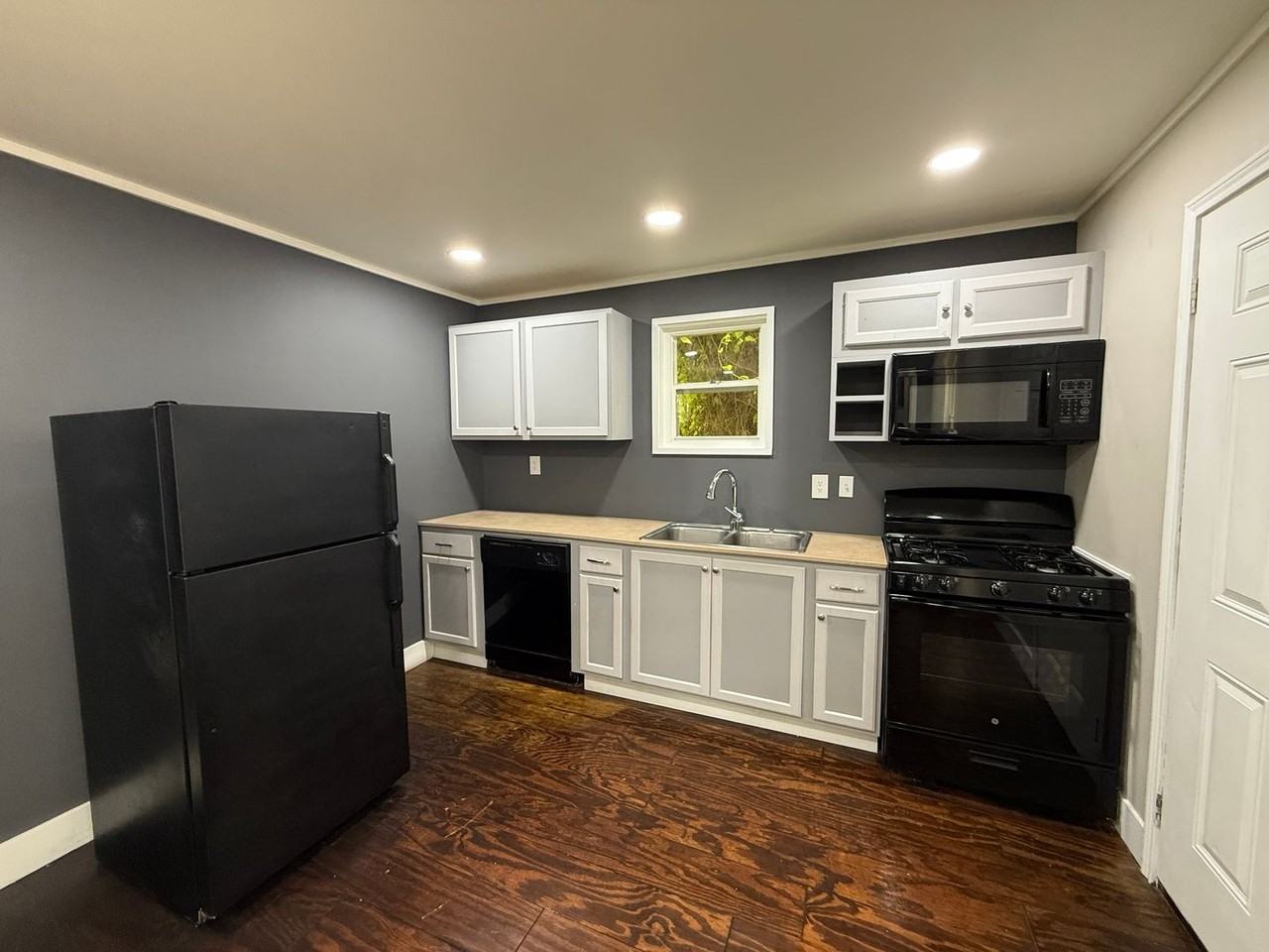 426 General Mouton Ave #C - Photo 3 of 7