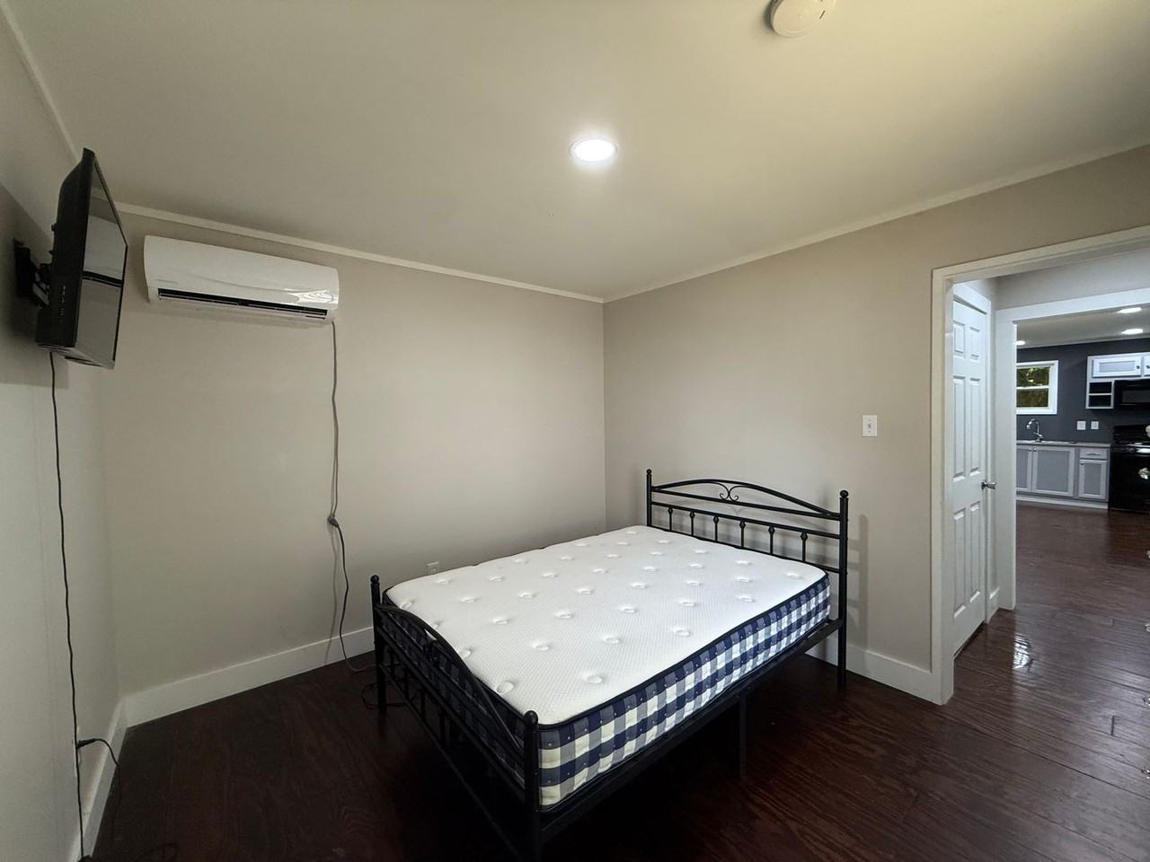 426 General Mouton Ave #C - Photo 4 of 7