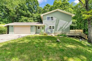 featured image of 2660 Blackberry Ln Ne