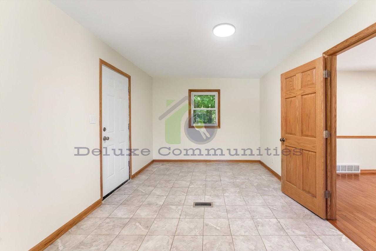 2660 Blackberry Ln Ne - Photo 4 of 48