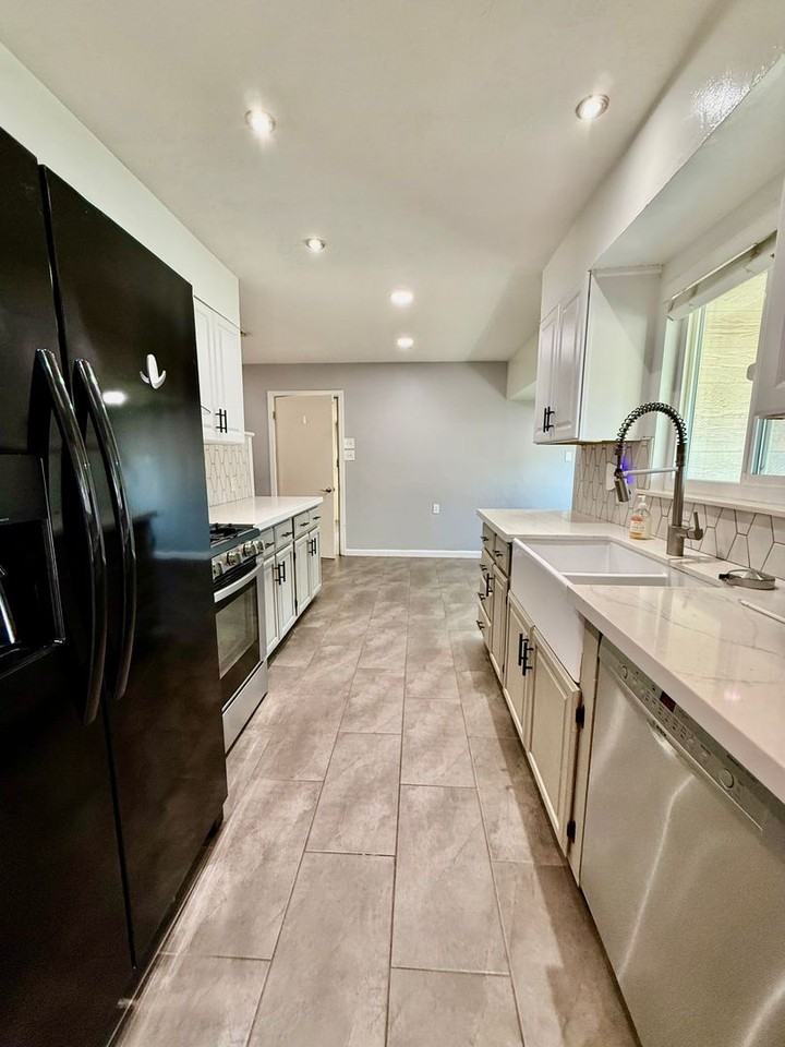7213 Sunset Ave - Photo 3 of 25