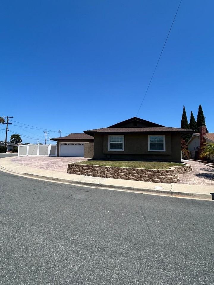 1483 La Corta Cir - Photo 3 of 40
