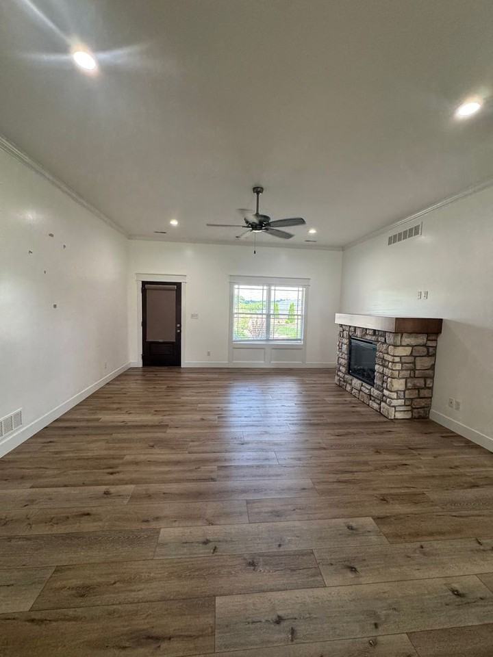 4806 Winrose Ct - Photo 4 of 19