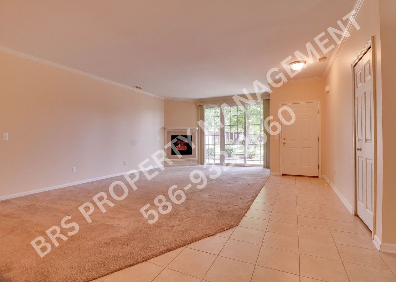 14389 Moravian Manor Cir - Photo 3 of 20