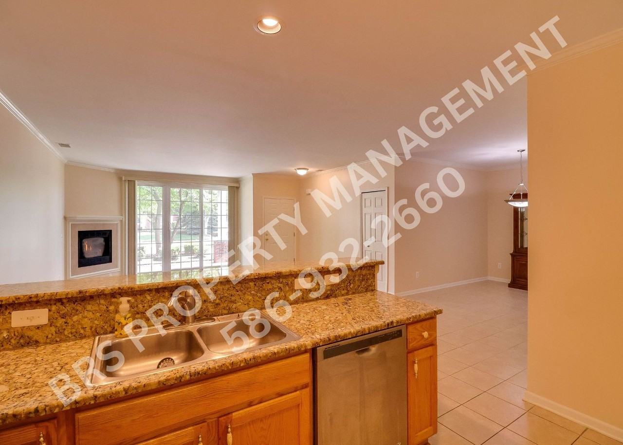 14389 Moravian Manor Cir - Photo 7 of 20