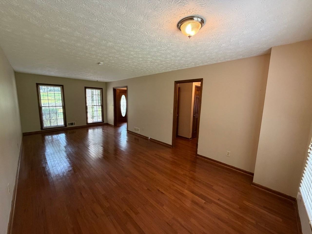 364 Regal Dr - Photo 3 of 22