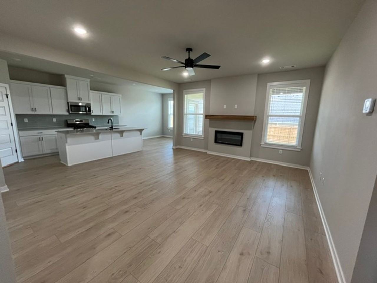 5910 Sw Chiefs Ave - Photo 2 of 14