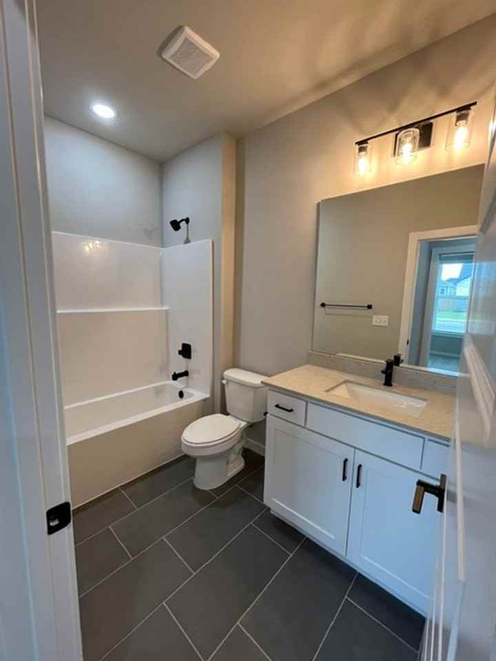 5910 Sw Chiefs Ave - Photo 5 of 14