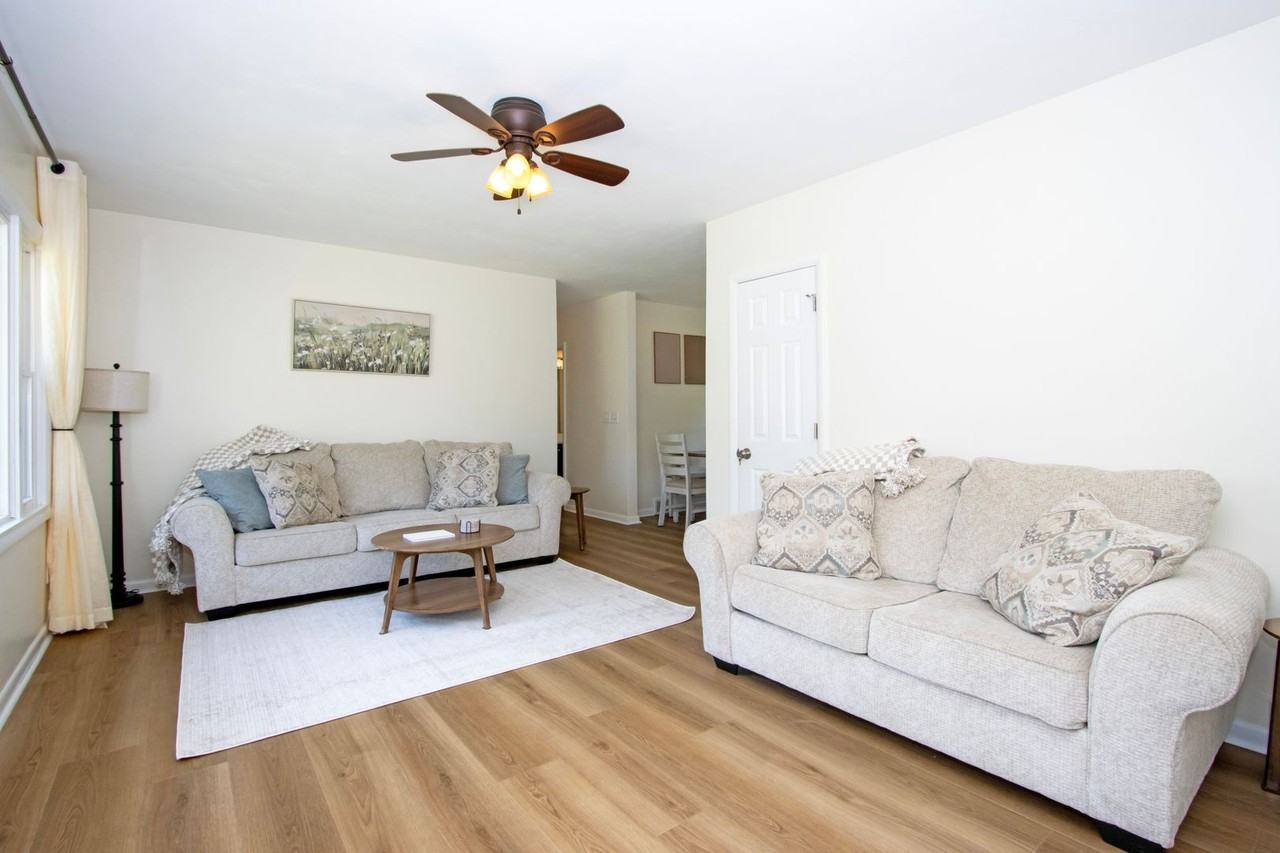1720 W Hill Dr - Photo 2 of 28