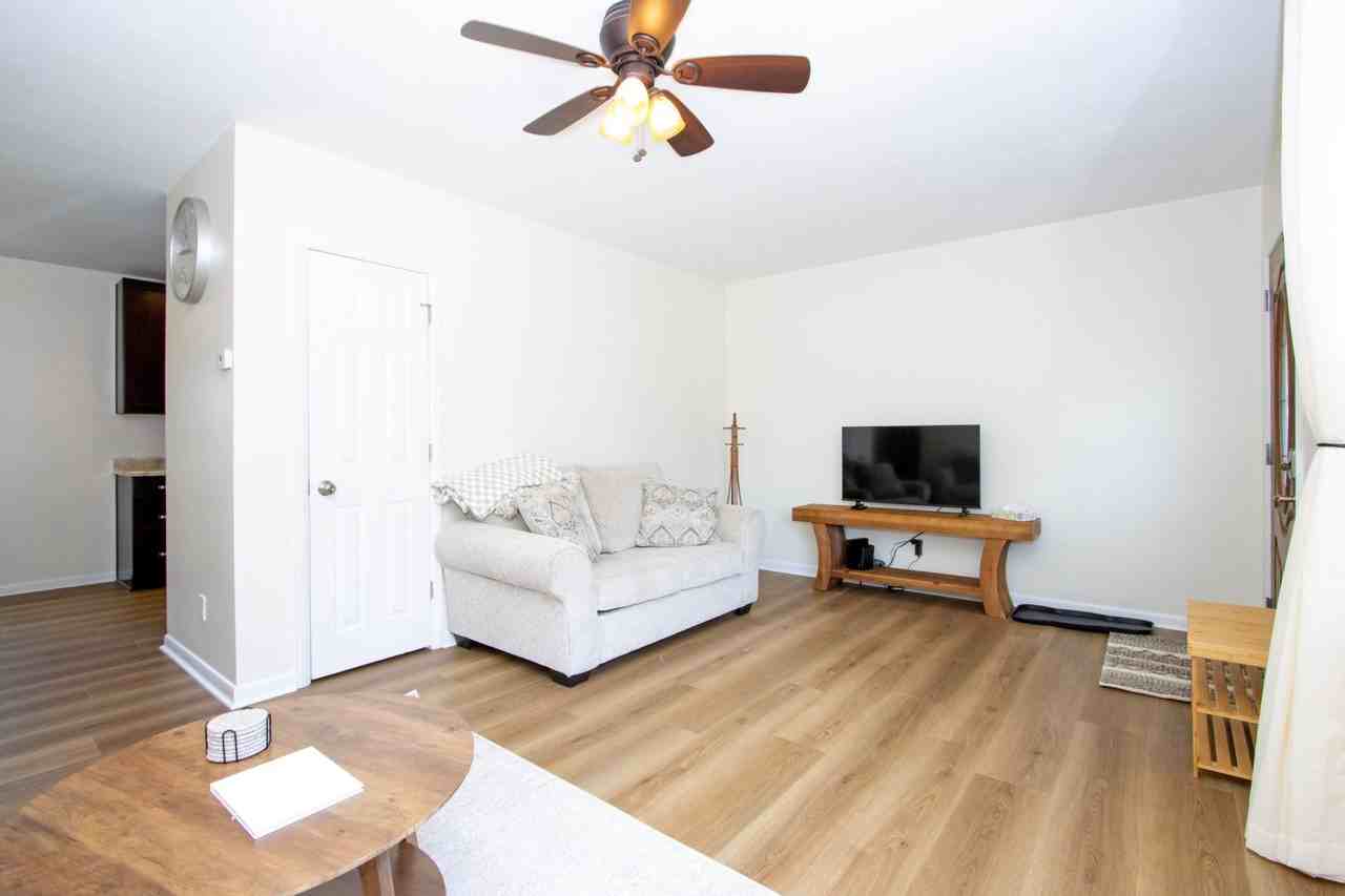 1720 W Hill Dr - Photo 4 of 28