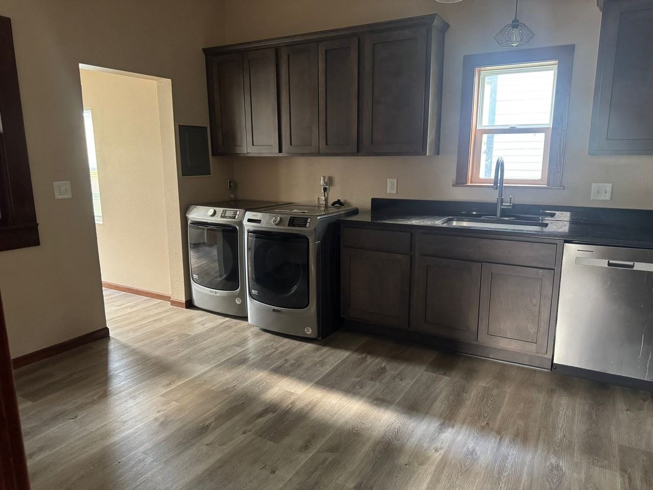 2707 Sacramento St - Photo 5 of 11