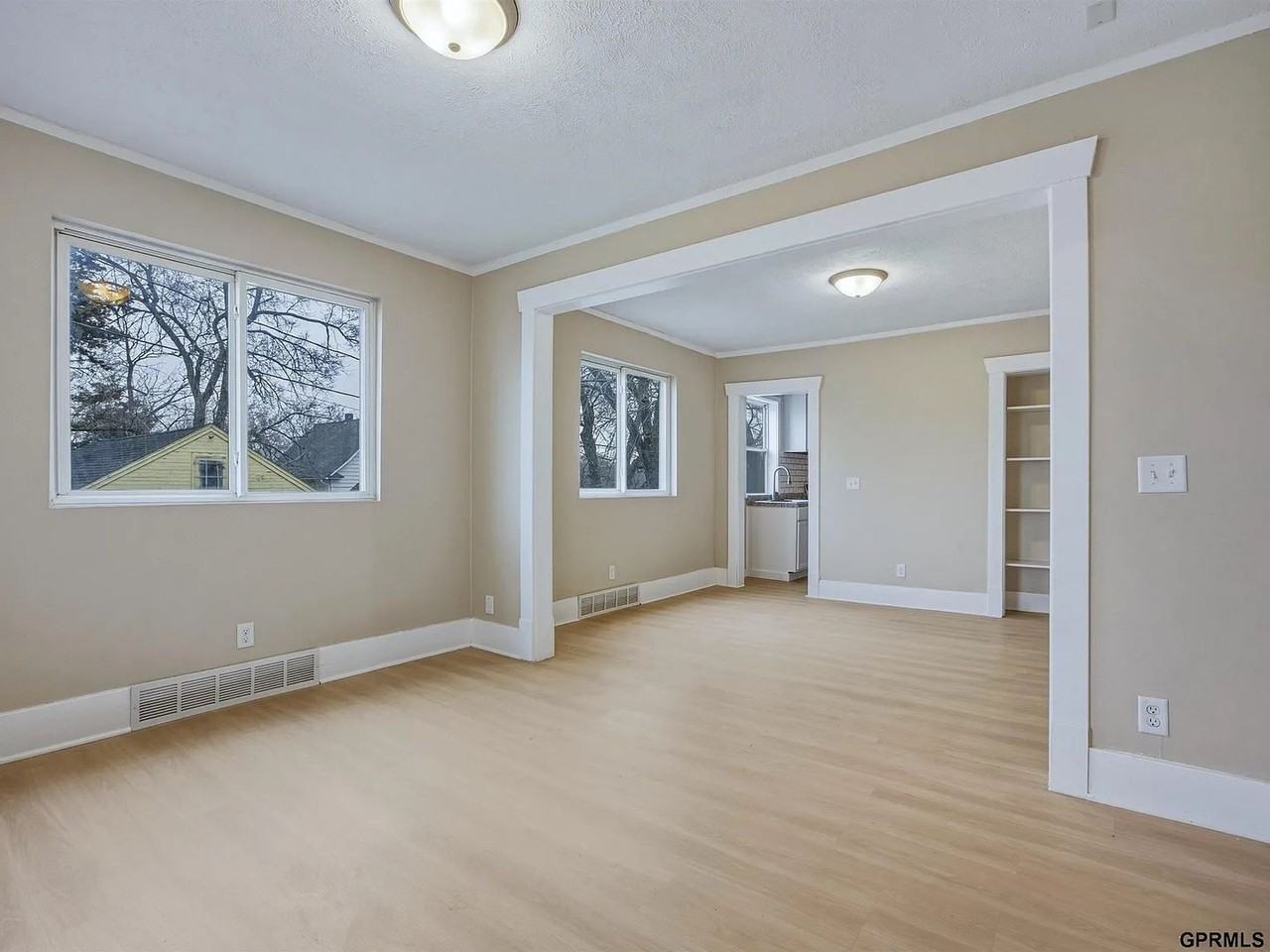 4413 Sprague St - Photo 2 of 18
