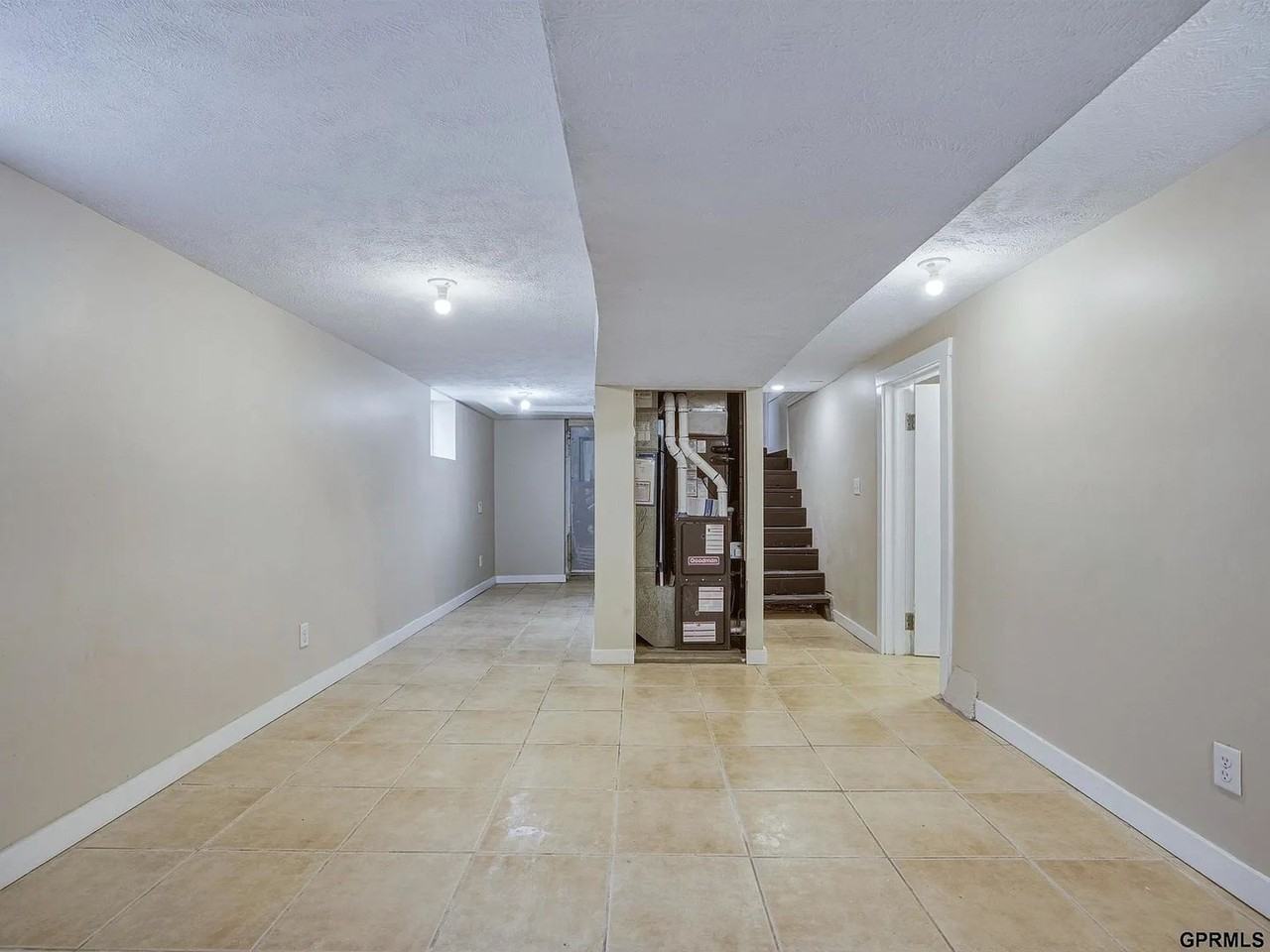4413 Sprague St - Photo 3 of 18